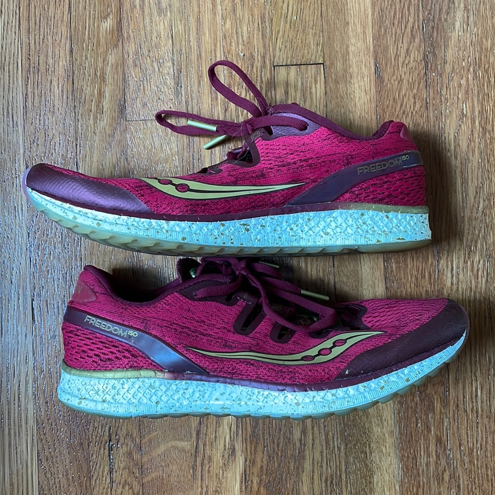 Womens 10.5 saucony freedom iso LIMITED EDITION Boston marathon shoes! EUC!